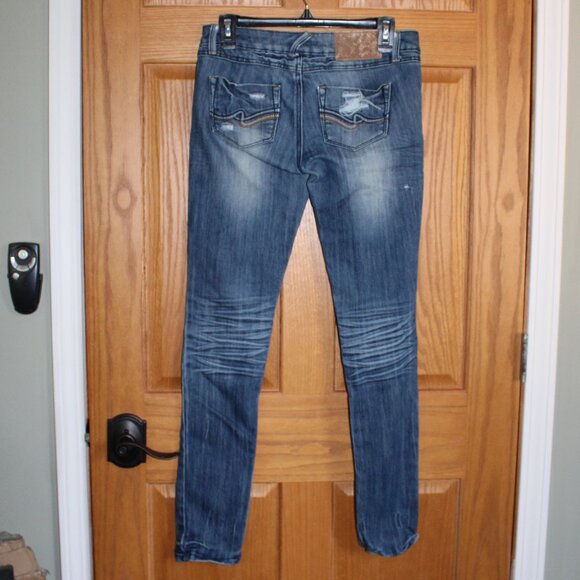 Almost Famous Size 3 Juniors Distressed Blue Jean Pants - Picture 6 of 14